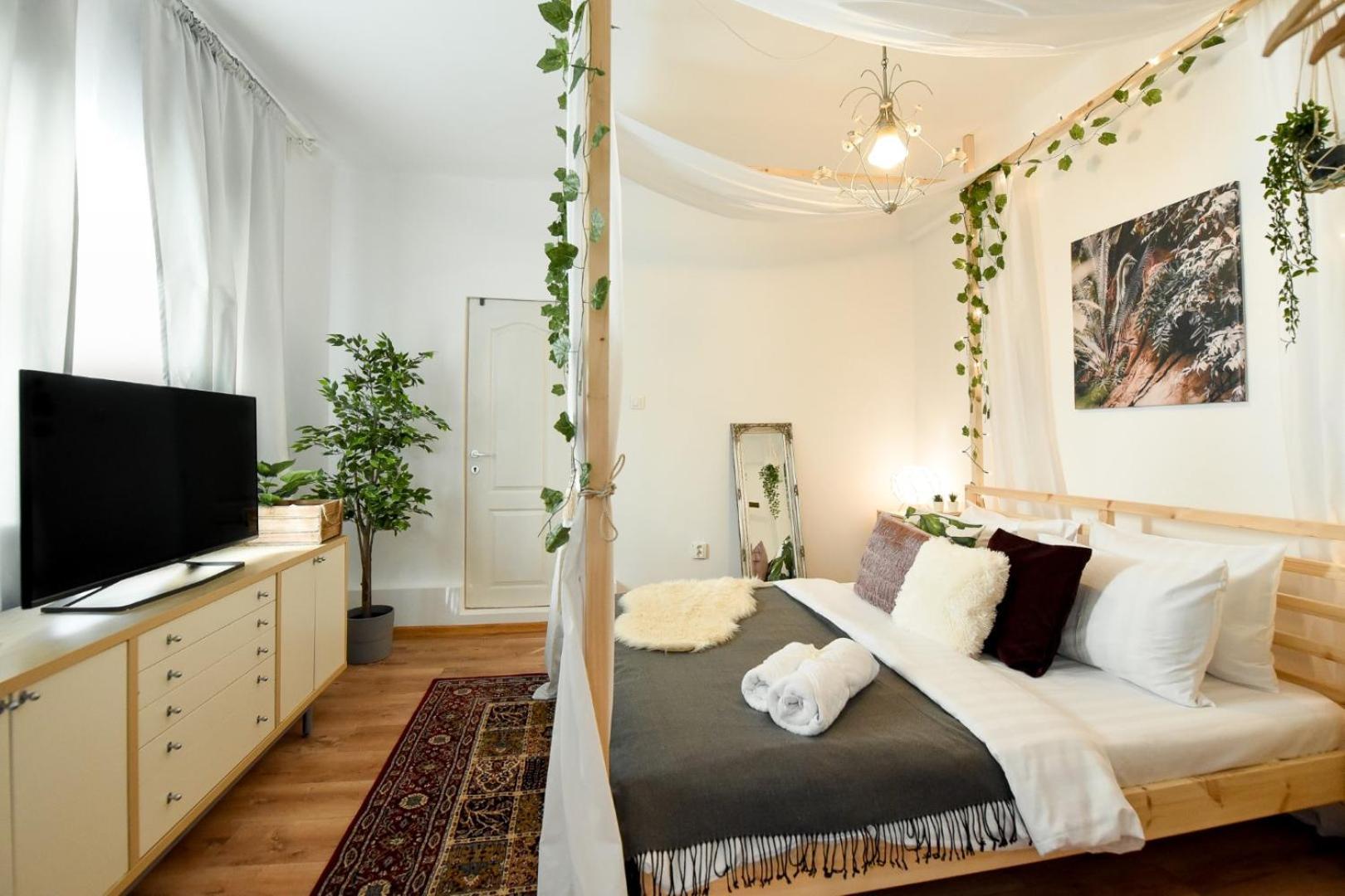 Appartamento Historic Charm Meets Modern Luxury - Stylish In The Center Bucarest